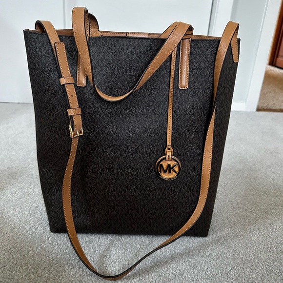 Michael Kors MK Logo Bag - Picture 1 of 3